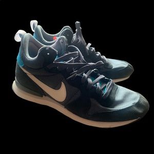 Nike Internationalist Mid – Blue Graphite
Used